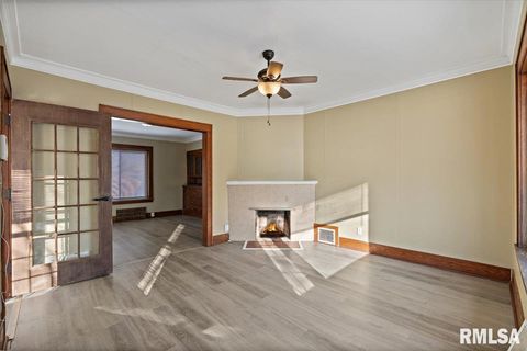 Tiny photo for 2111 MISSISSIPPI Avenue, Davenport, IA 52803 (MLS # QC4270109)