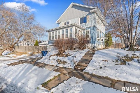 Tiny photo for 2111 MISSISSIPPI Avenue, Davenport, IA 52803 (MLS # QC4270109)