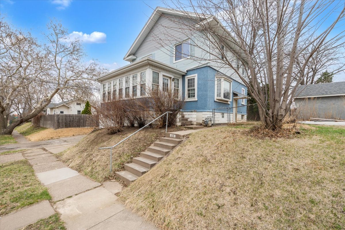 2111 MISSISSIPPI Avenue