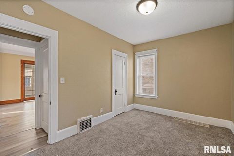 Tiny photo for 2111 MISSISSIPPI Avenue, Davenport, IA 52803 (MLS # QC4270109)