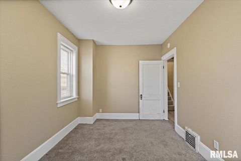 Tiny photo for 2111 MISSISSIPPI Avenue, Davenport, IA 52803 (MLS # QC4270109)