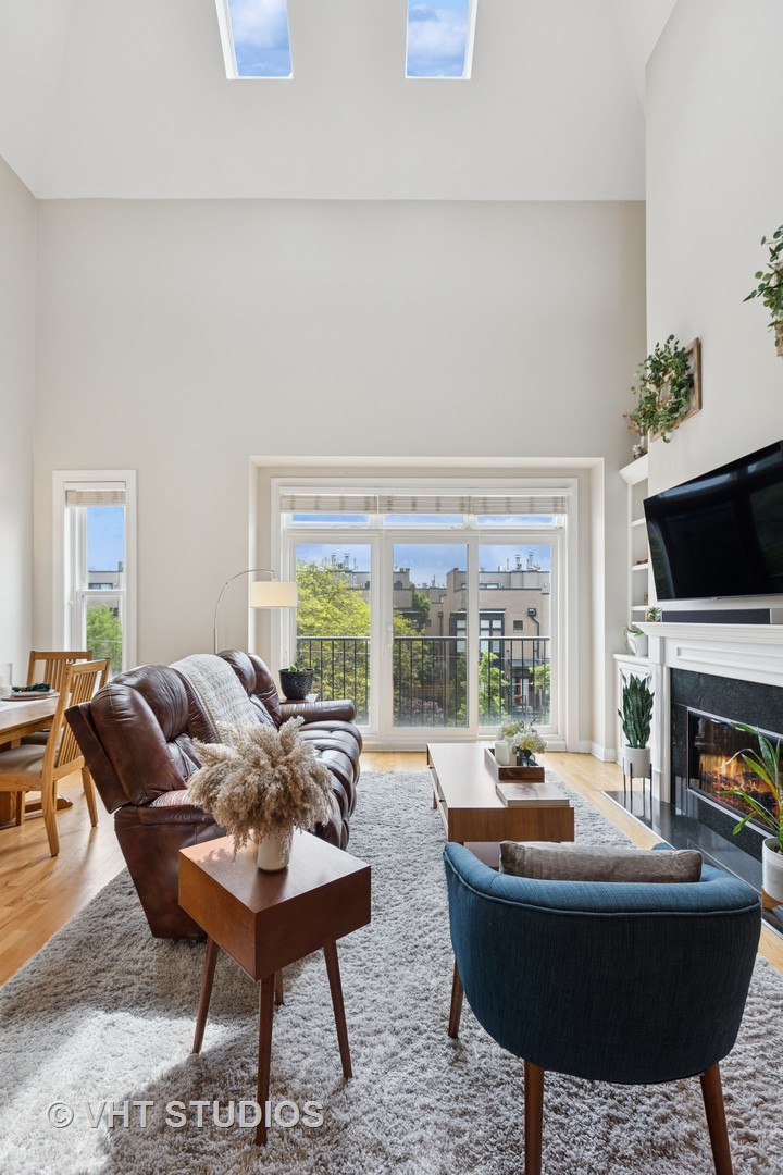 1712 W Diversey Parkway 3