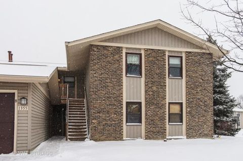 Photo of 1355 Laguna Court #B, Hanover Park, IL 60133 (MLS # 12523403)