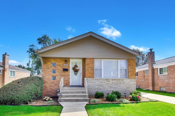 8215 S TRIPP AVE, CHICAGO, IL 60652 - Image ba5135e2a4f24747e6d54ca2fbf1660b/470357146