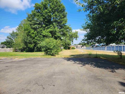 Tiny photo for 409 S HILL Street, Marion, IL 62959 (MLS # EB459364)