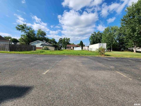 Tiny photo for 409 S HILL Street, Marion, IL 62959 (MLS # EB459364)