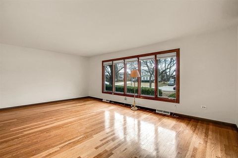 Tiny photo for 1040 E Grissom Drive, Palatine, IL 60074 (MLS # 12577138)