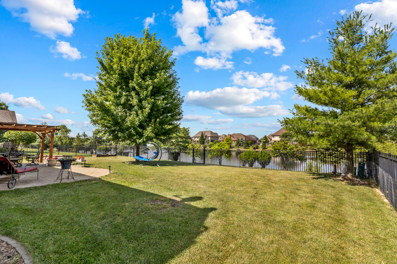 2067 Edgeview Drive
