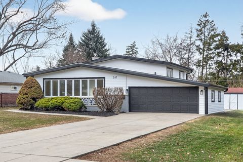 Tiny photo for 241 E Schick Road, Bloomingdale, IL 60108 (MLS # 12597096)