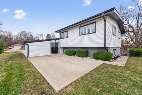 Tiny photo for 241 E Schick Road, Bloomingdale, IL 60108 (MLS # 12597096)