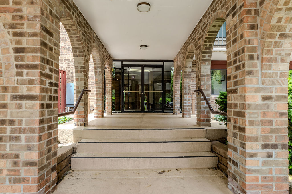 35 S Baybrook Drive 611