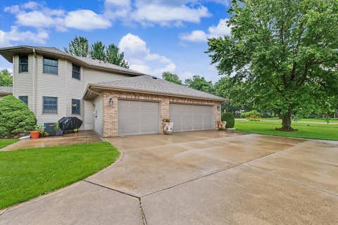 Tiny photo for 402 HOLLY RIDGE Court, St. Joseph, IL 61873 (MLS # 12676794)