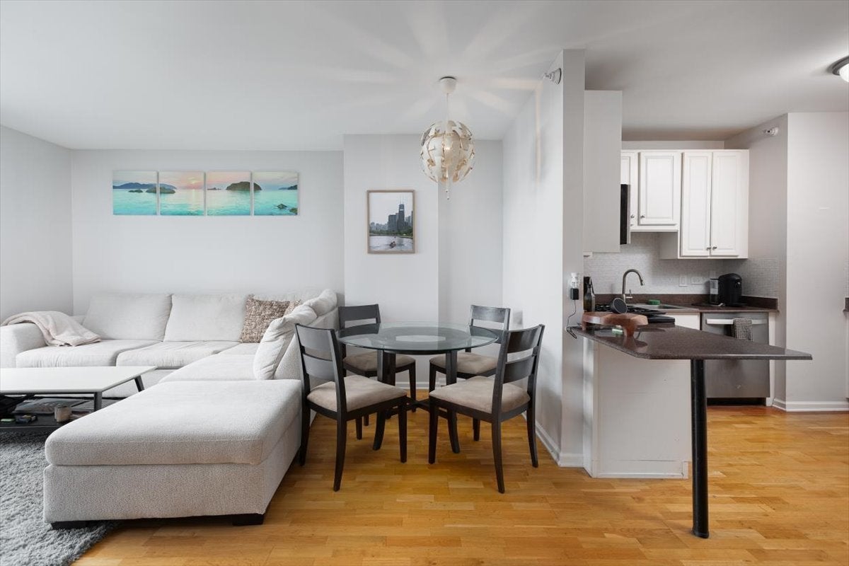 125 S Jefferson Street 2308