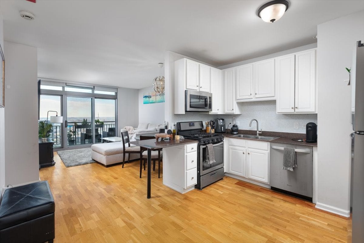 125 S Jefferson Street 2308