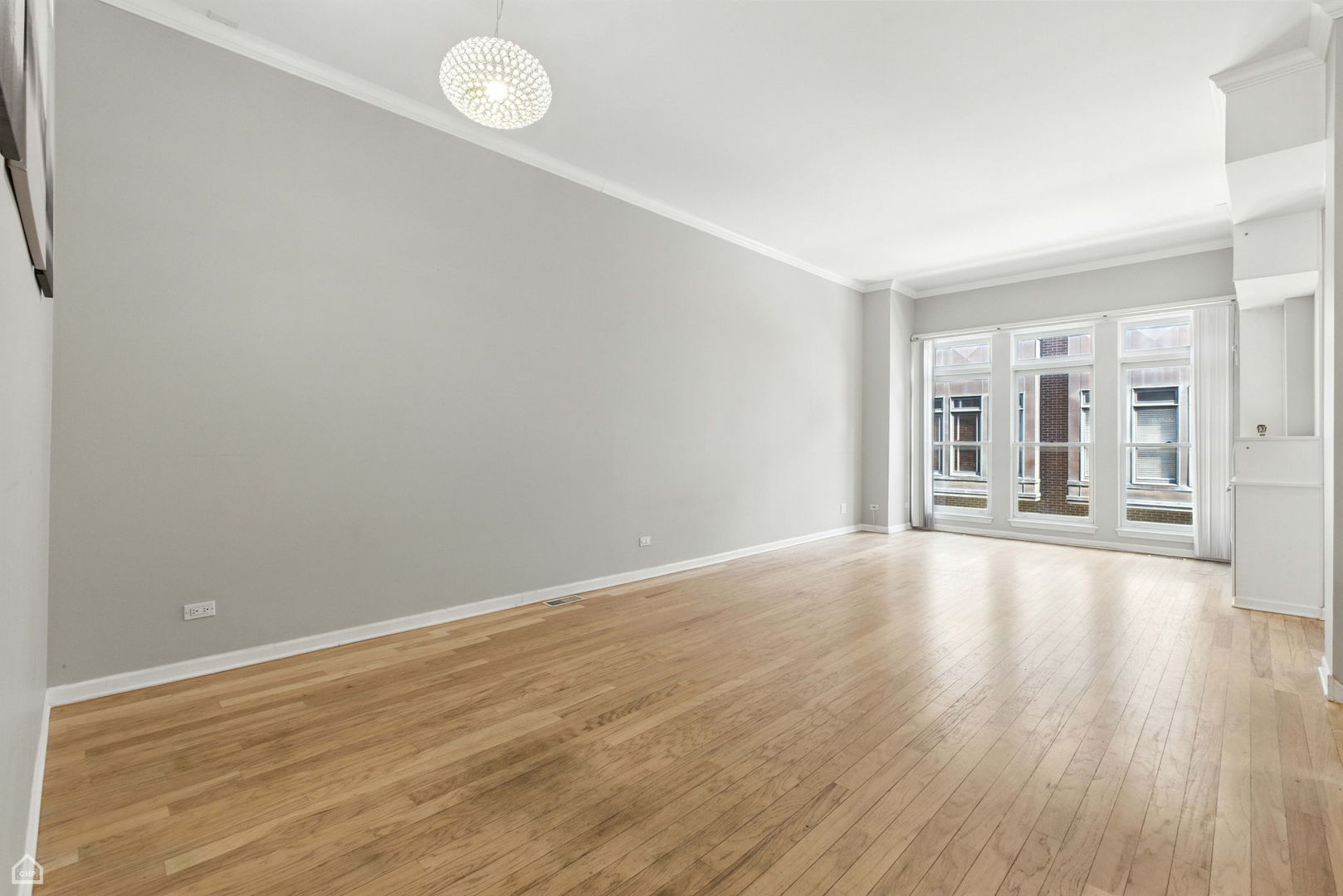 835 W VILLAGE Court