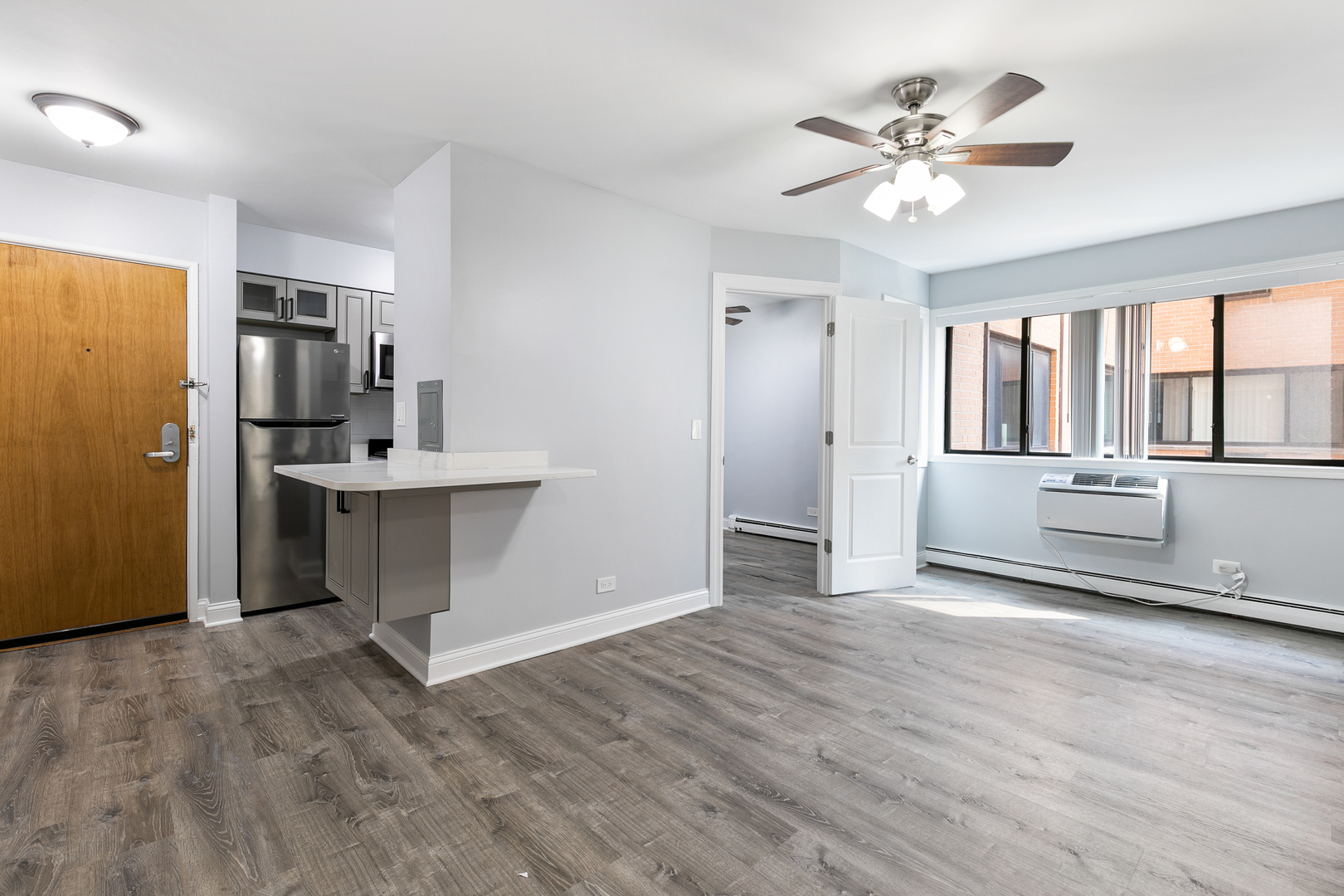 6201 N Kenmore Avenue 204