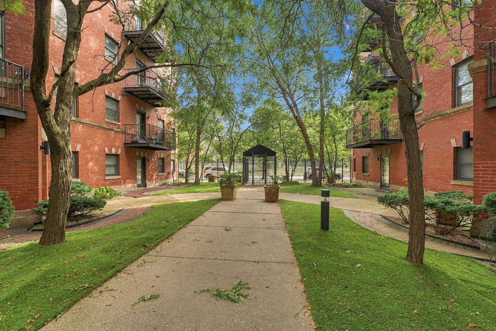 5944 S King Drive 1E