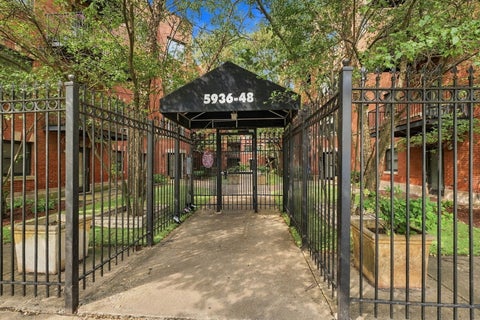 Tiny photo for 5944 S King Drive #1E, Chicago, IL 60637 (MLS # 12757561)