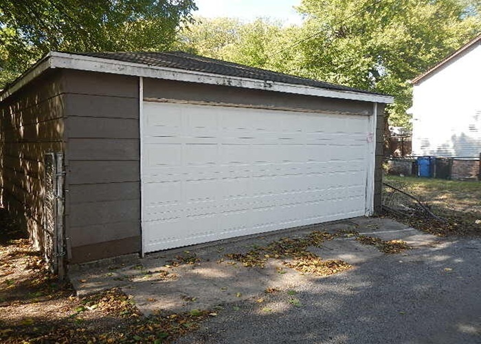 7737 S Champlain Avenue