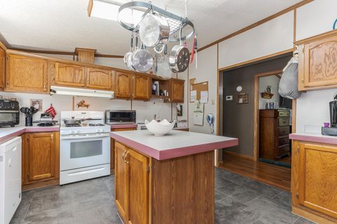 Tiny photo for 214 S 6th Street, Chatsworth, IL 60921 (MLS # 12715261)