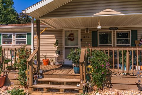 Tiny photo for 214 S 6th Street, Chatsworth, IL 60921 (MLS # 12715261)