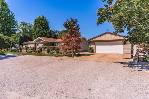 Tiny photo for 214 S 6th Street, Chatsworth, IL 60921 (MLS # 12715261)