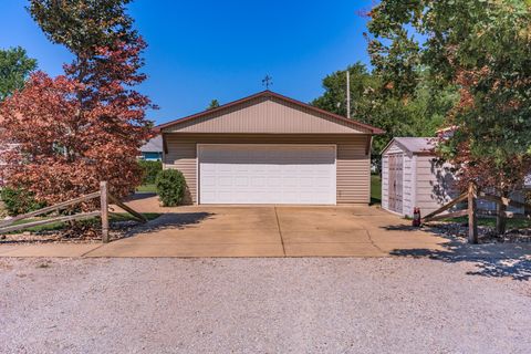 Tiny photo for 214 S 6th Street, Chatsworth, IL 60921 (MLS # 12715261)