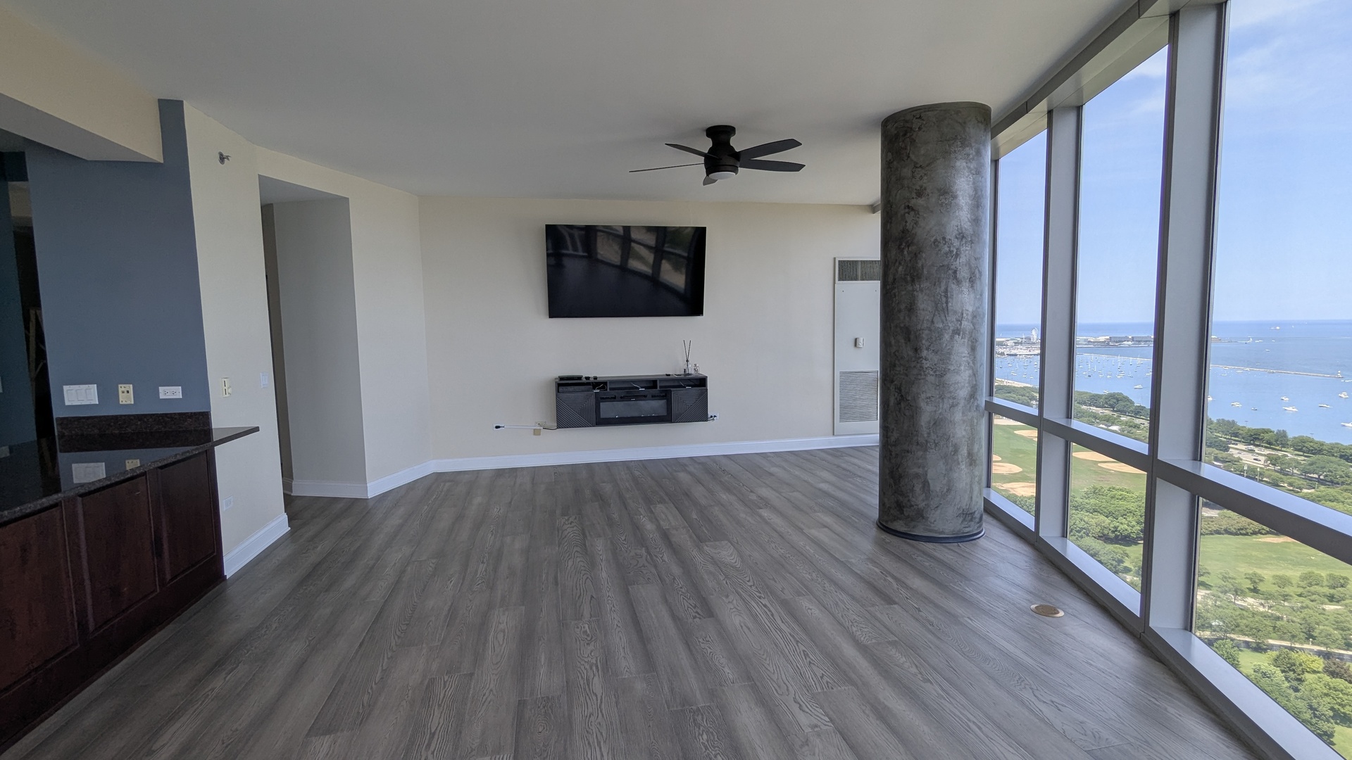 1211 S Prairie Avenue 2904