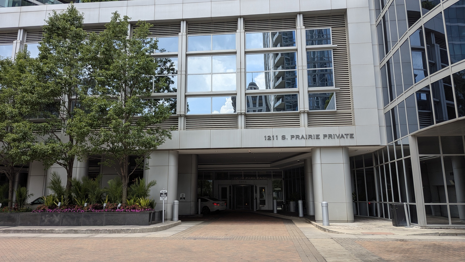 1211 S Prairie Avenue 2904