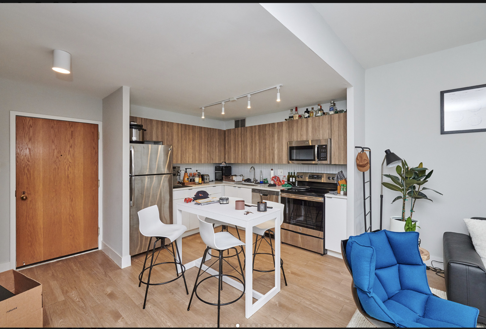 211 E OHIO Street 614