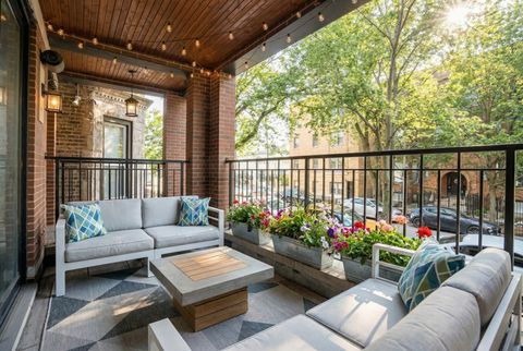 Tiny photo for 729 W Barry Avenue #1, Chicago, IL 60657 (MLS # 12613750)