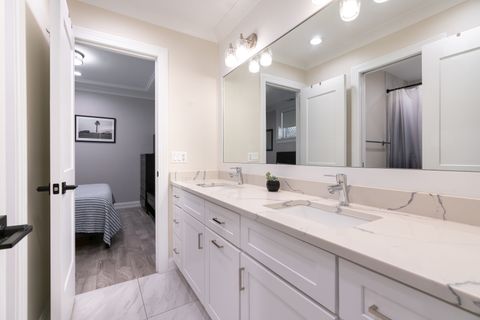 Tiny photo for 729 W Barry Avenue #1, Chicago, IL 60657 (MLS # 12613750)