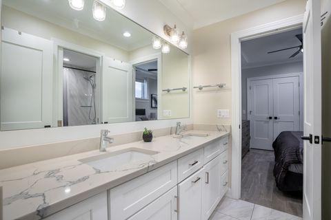 Tiny photo for 729 W Barry Avenue #1, Chicago, IL 60657 (MLS # 12613750)