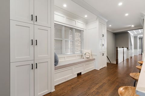 Tiny photo for 729 W Barry Avenue #1, Chicago, IL 60657 (MLS # 12613750)