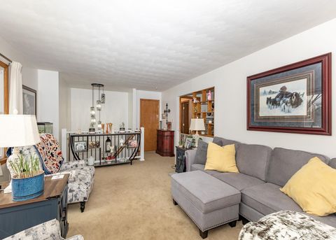 Tiny photo for 564 Scenic Dr Drive, Clinton, IA 52732 (MLS # 100000607)