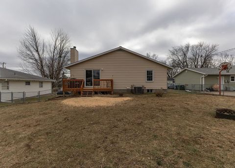 Tiny photo for 564 Scenic Dr Drive, Clinton, IA 52732 (MLS # 100000607)