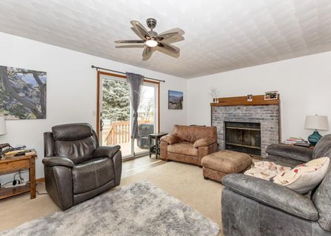 Tiny photo for 564 Scenic Dr Drive, Clinton, IA 52732 (MLS # 100000607)