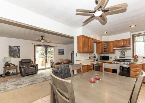 Tiny photo for 564 Scenic Dr Drive, Clinton, IA 52732 (MLS # 100000607)