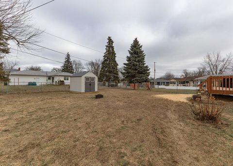 Tiny photo for 564 Scenic Dr Drive, Clinton, IA 52732 (MLS # 100000607)