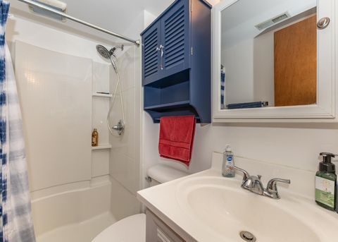 Tiny photo for 564 Scenic Dr Drive, Clinton, IA 52732 (MLS # 100000607)