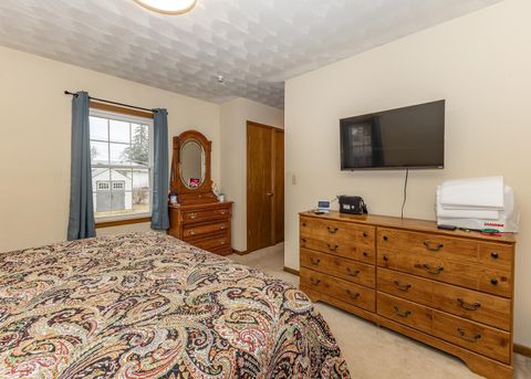 Tiny photo for 564 Scenic Dr Drive, Clinton, IA 52732 (MLS # 100000607)