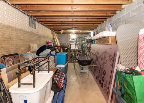 Tiny photo for 564 Scenic Dr Drive, Clinton, IA 52732 (MLS # 100000607)