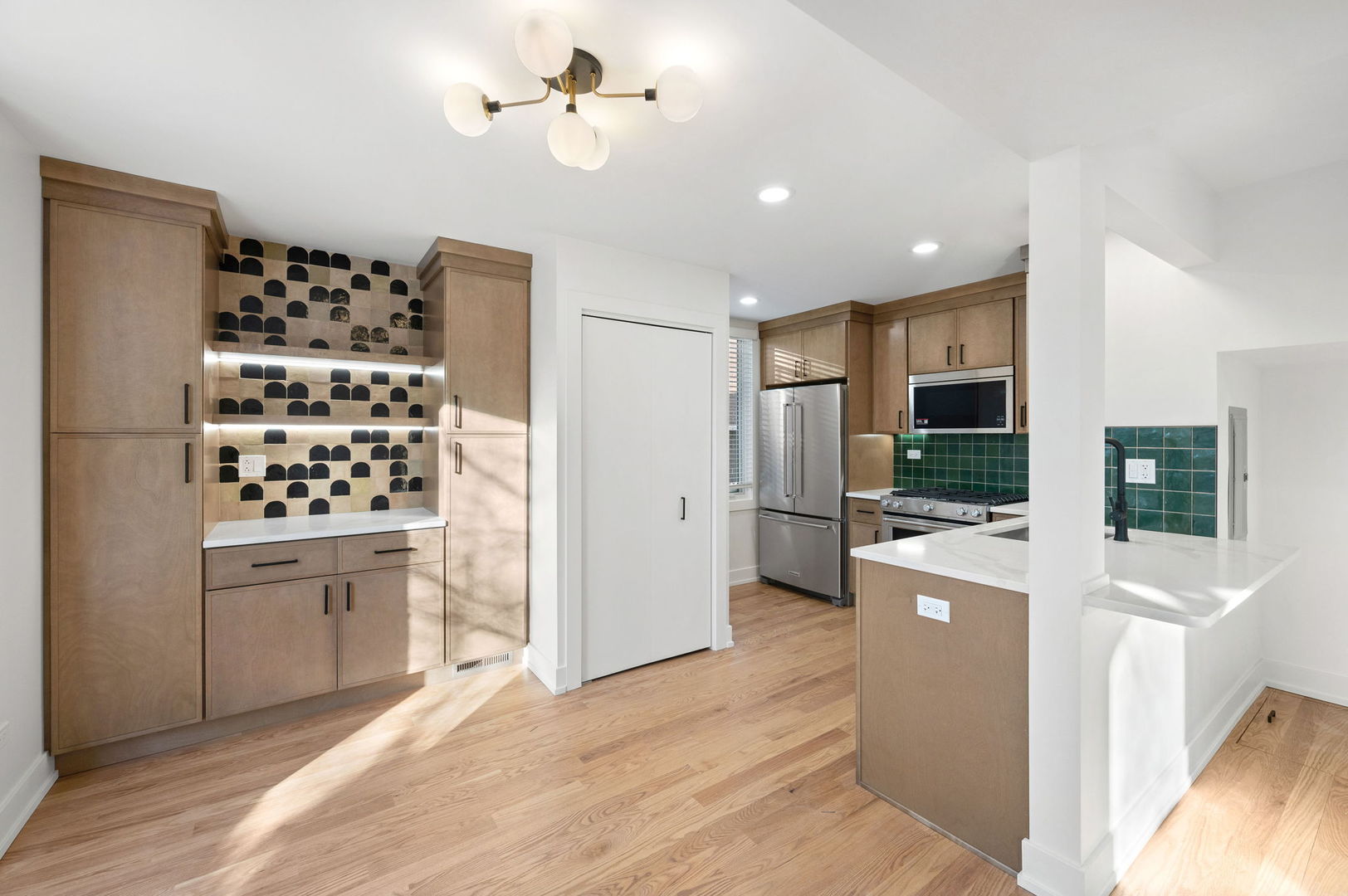 2069 N Larrabee Street