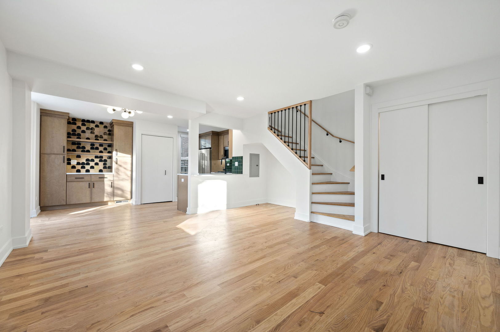 2069 N Larrabee Street