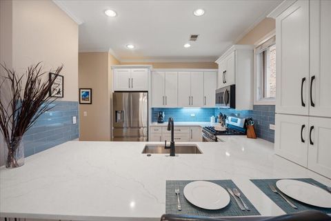 Tiny photo for 1237 W Farwell Avenue #2E, Chicago, IL 60626 (MLS # 12599194)