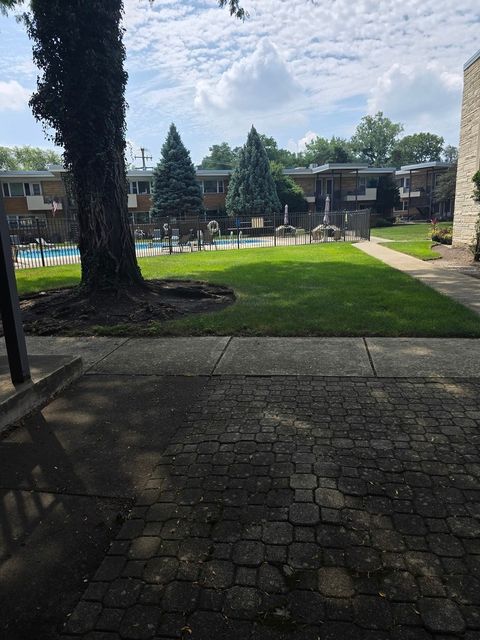 Tiny photo for 4 Garden Drive #4, La Grange Park, IL 60526 (MLS # 12448159)