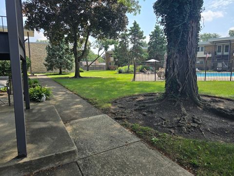 Tiny photo for 4 Garden Drive #4, La Grange Park, IL 60526 (MLS # 12448159)