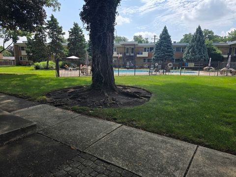 Tiny photo for 4 Garden Drive #4, La Grange Park, IL 60526 (MLS # 12448159)