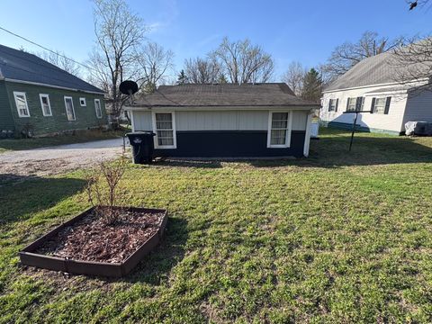 Tiny photo for 212 W Allmon Street, Salem, IL 62881 (MLS # 12603183)