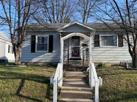 Photo of 212 W Allmon Street, Salem, IL 62881 (MLS # 12603183)